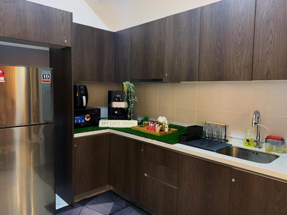 Sky Cozy Troika Residence, 1 Bedroom 4-6 Pax, 2 Bedrooms 6-8 Pax, Pool Vew, Sky & City View, Free Parking, Pool, Unlimited Wifi & Netflix コタバル エクステリア 写真