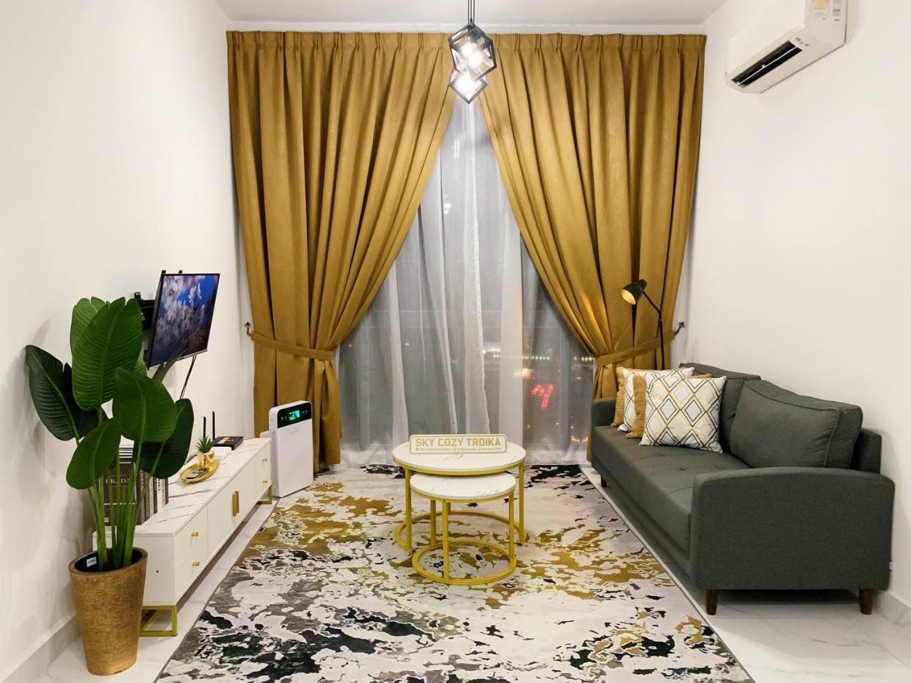 Sky Cozy Troika Residence, 1 Bedroom 4-6 Pax, 2 Bedrooms 6-8 Pax, Pool Vew, Sky & City View, Free Parking, Pool, Unlimited Wifi & Netflix コタバル エクステリア 写真
