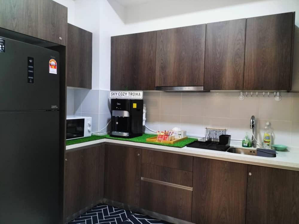 Sky Cozy Troika Residence, 1 Bedroom 4-6 Pax, 2 Bedrooms 6-8 Pax, Pool Vew, Sky & City View, Free Parking, Pool, Unlimited Wifi & Netflix コタバル エクステリア 写真