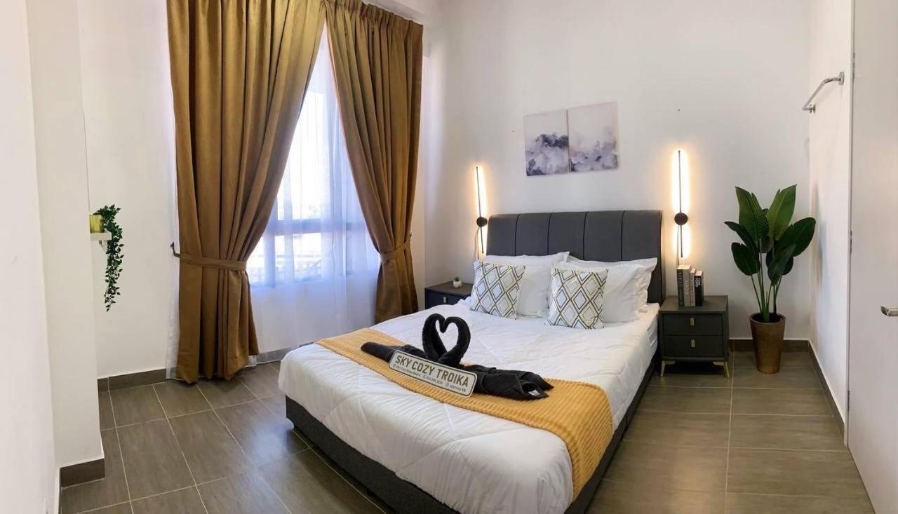 Sky Cozy Troika Residence, 1 Bedroom 4-6 Pax, 2 Bedrooms 6-8 Pax, Pool Vew, Sky & City View, Free Parking, Pool, Unlimited Wifi & Netflix コタバル エクステリア 写真